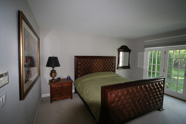 Building Photo - 330 S Berkshire Dr