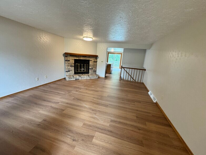 Building Photo - 2412 E Ridge Ter