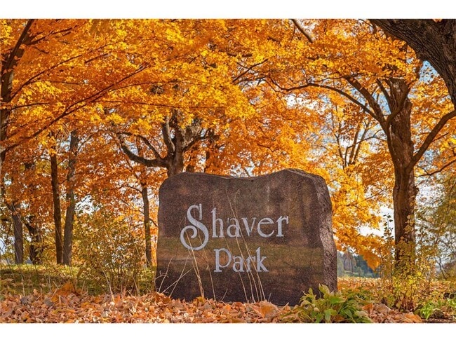 Building Photo - 1042 E Circle Dr