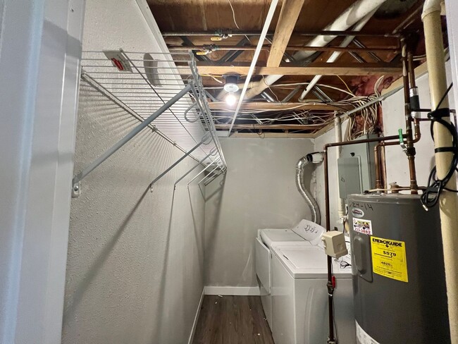 Building Photo - 4 Bedroom Twinhome in West Fargo!!