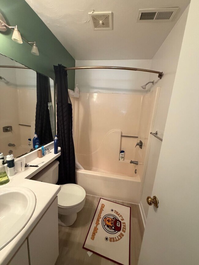 Building Photo - Claytor Square Condo – Prime Blacksburg Location