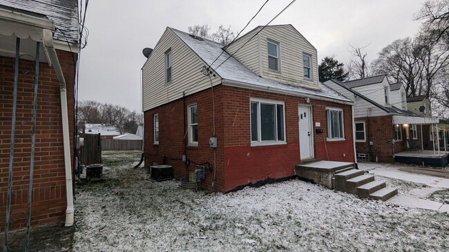 Building Photo - 2-Bedroom, 1-Bathroom Single Family Home f...