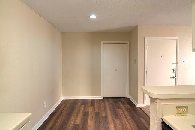 Building Photo - 12905 Woodforest Blvd
