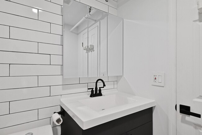 Building Photo - 384 Trenton Ave