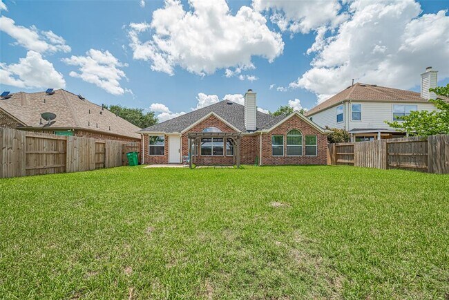 Building Photo - 5502 Baldwin Elm St