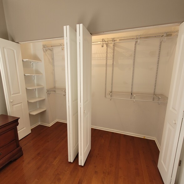 Master Bedroom Closet - 4436 S King Dr