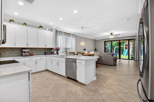 Building Photo - 9062 Gulf Cove Dr