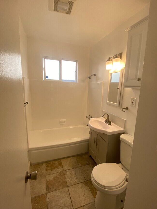 Building Photo - 1427 Centinela Ave