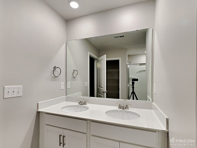 Building Photo - 533 Elmwood Pond Ct