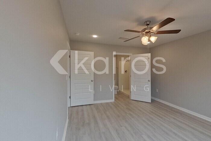 Building Photo - 253 Monarch Ln