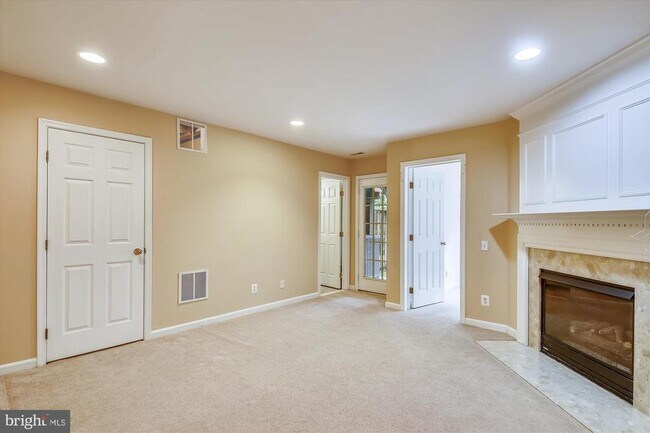 Building Photo - 5413 Summer Leaf Ln