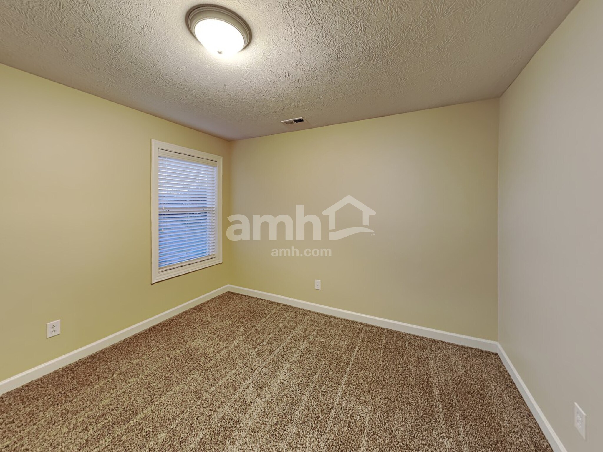 Building Photo - 5915 Cabot Dr
