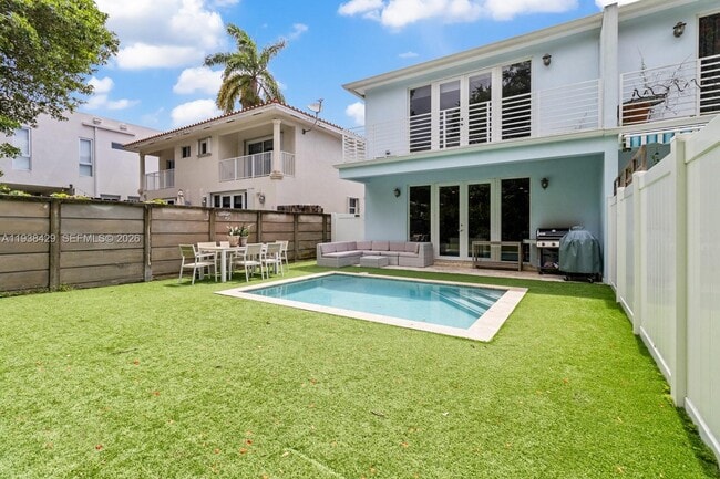 Building Photo - 2930 Catalina St