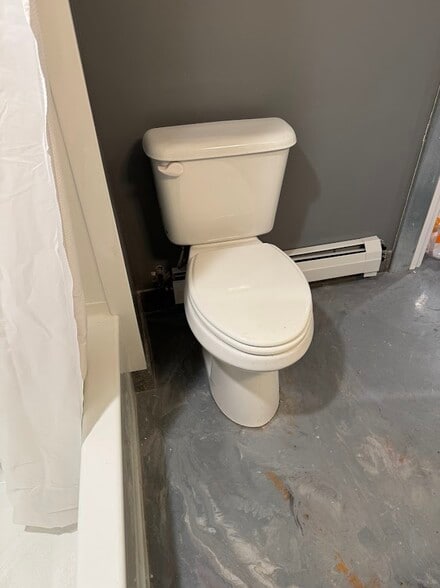 Bathroom - 141 W 200 N