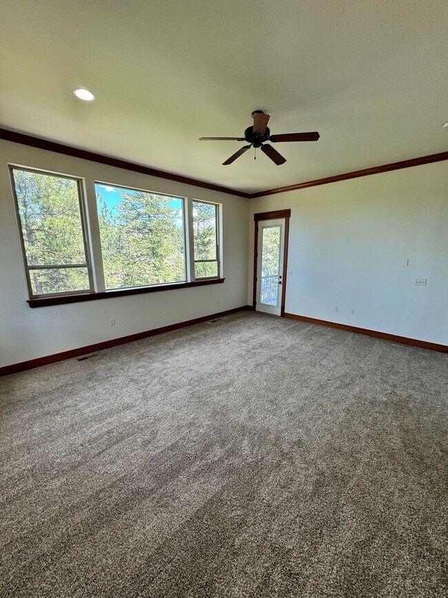 Building Photo - Stunning 4-Bedroom Home with Valley Views ...