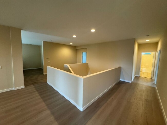 Building Photo - Nice House 5 beds 3.5 bath for lease in Eastvale