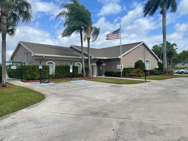 Building Photo - 9761 Boca Gardens Cir N