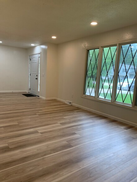 Building Photo - 5141 Inland Dr