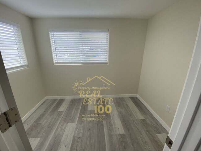 Building Photo - 3429 NW Jetty Ave