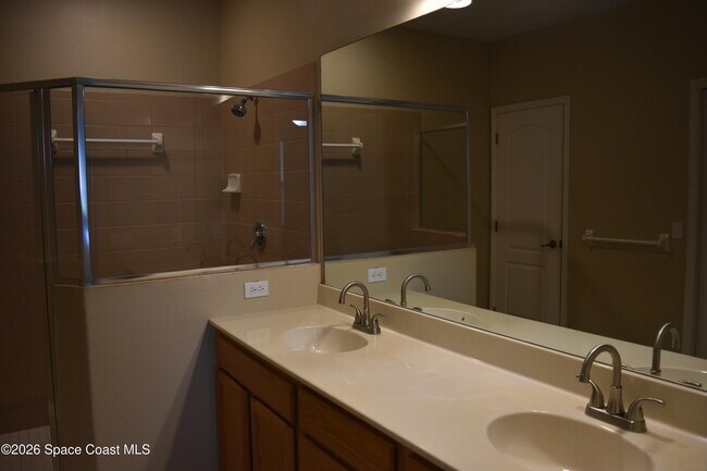 Building Photo - 1040 Venetian Dr