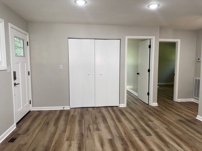 Building Photo - Great Home Conveniently Located! 3 Bed 1 B...