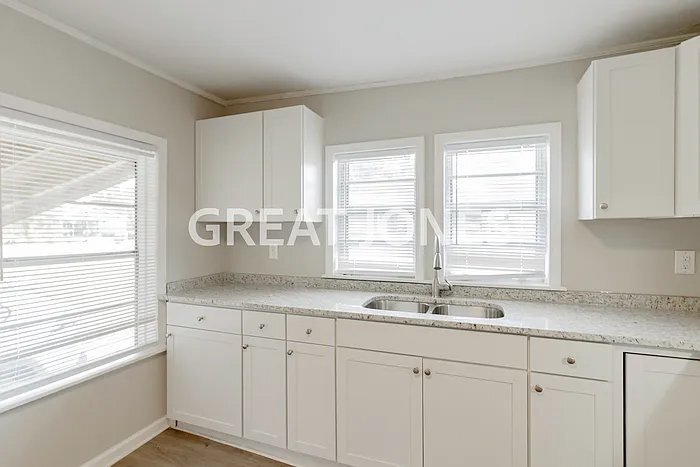 Building Photo - 506 7th Ave SW