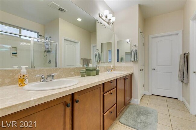 Building Photo - Mountains Edge 4 Bedroom!