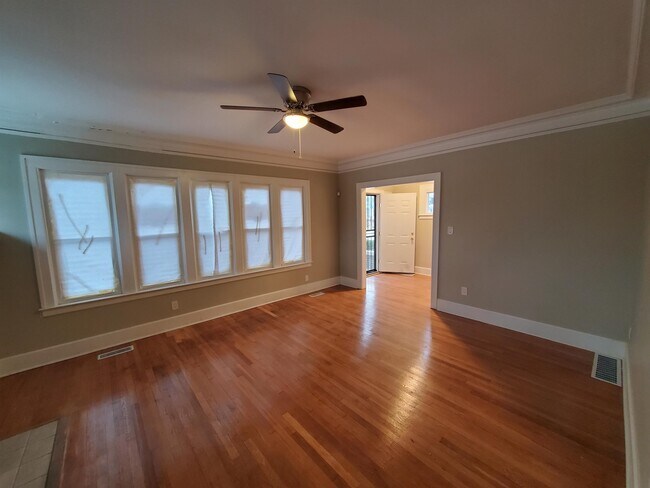 Building Photo - 2914 Hurlbut St