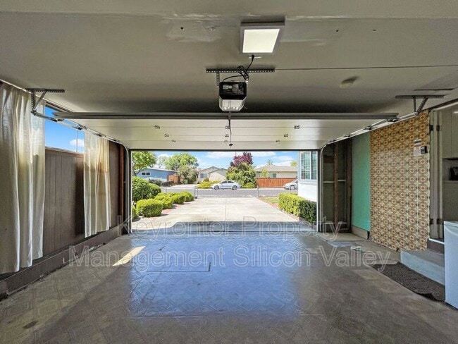 Building Photo - 3100 Santa Maria Ave