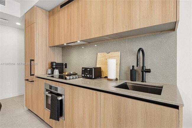 Building Photo - 121 NE 5th St