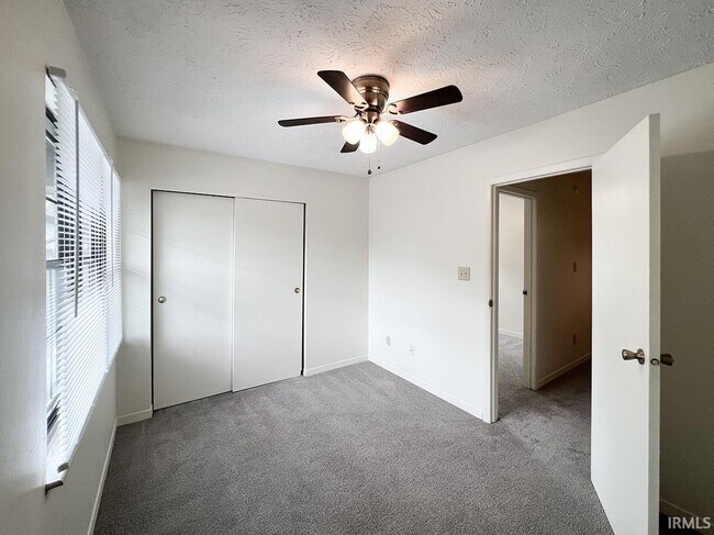 Building Photo - 513 E Graham Pl