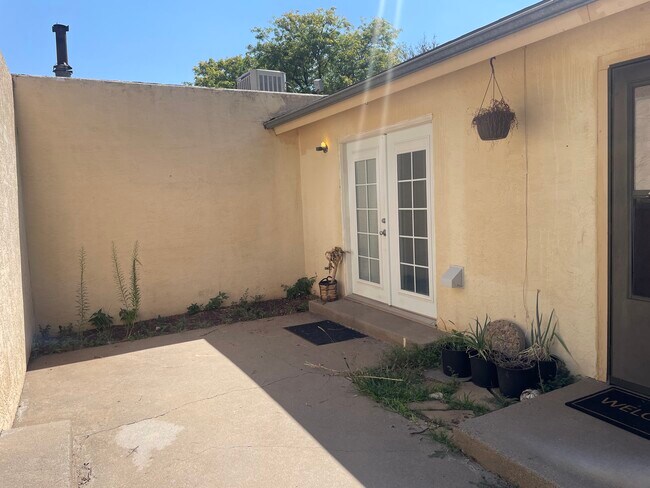 Building Photo - 37 Paseo Village