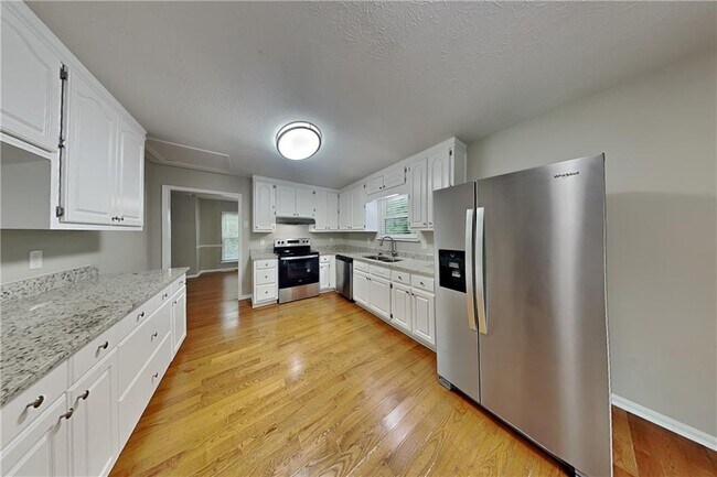 Building Photo - 6627 Windwood Cir