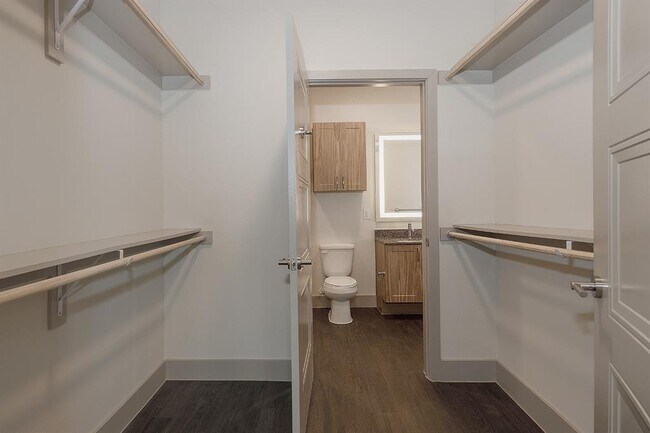 Building Photo - 8900 Six Pines Dr