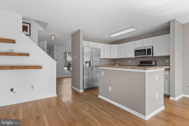 Building Photo - 112 Stewarts Ct