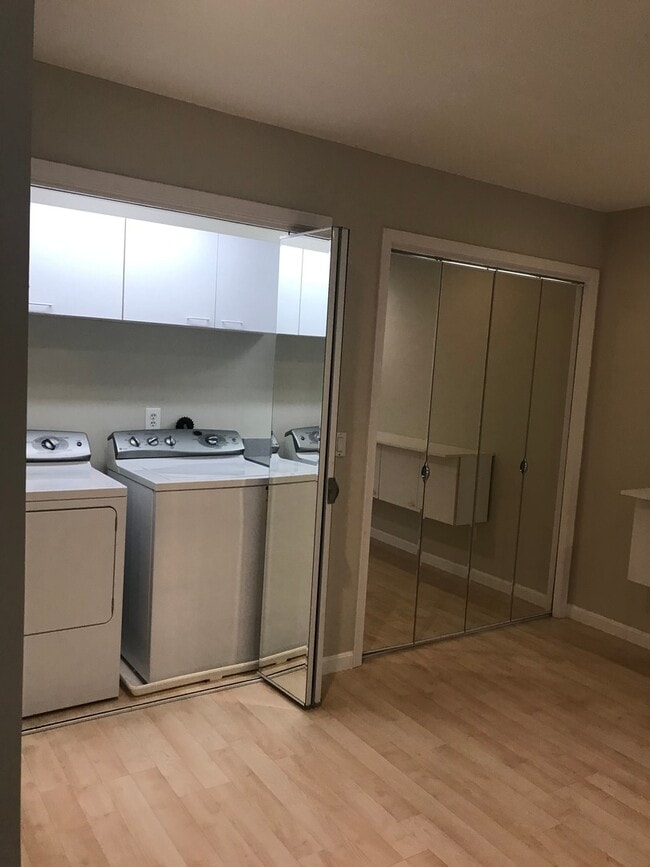 Building Photo - Solon 4 Bedroom Rental