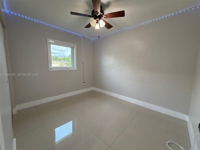 Building Photo - 9920 Jamaica Dr