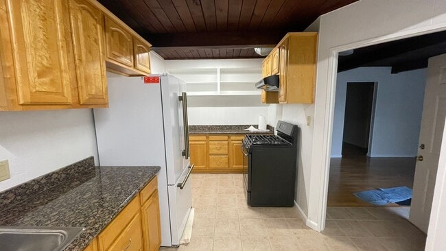 Building Photo - Pleasant HIll, Beautiful 3 bedroom 1 bath home w/ 1 car garage Immaculately maintained!