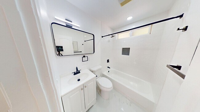 Building Photo - BEAUTIFUL 2 BED | Split Level| Feels Like Home