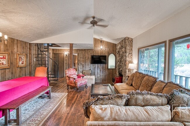 Building Photo - On the Blue River!  HUGE 4 Bedroom home, Furnished Updates throughout!  Bus route!  Spacious parking