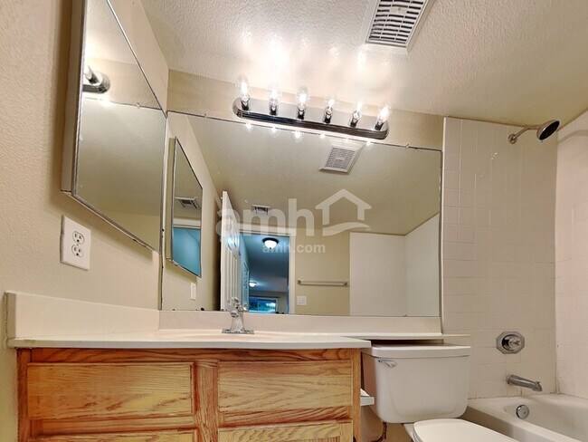 Building Photo - 293 N Slate St