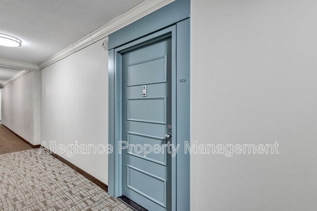 Building Photo - 205 Yoakum Pkwy