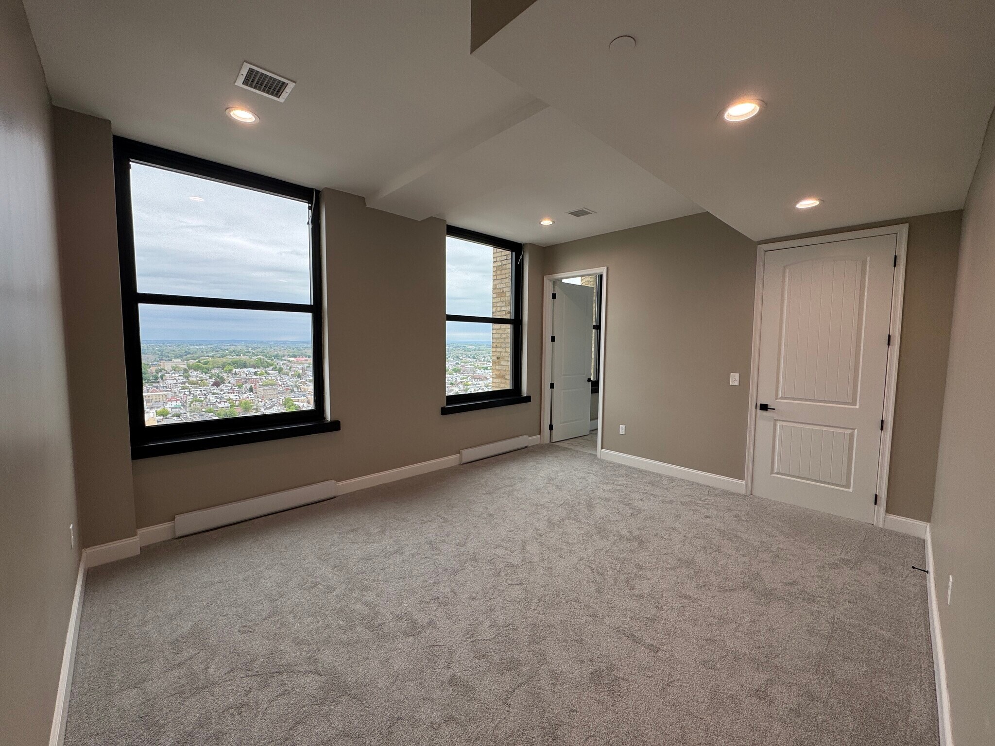 Building Photo - 2 N 9th St