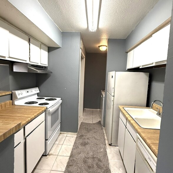 Building Photo - 10603 S Wilcrest Dr