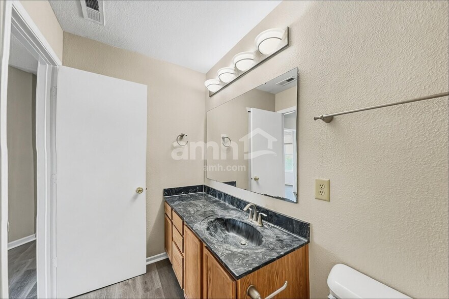 Building Photo - 10175 Cumberland Pointe Blvd