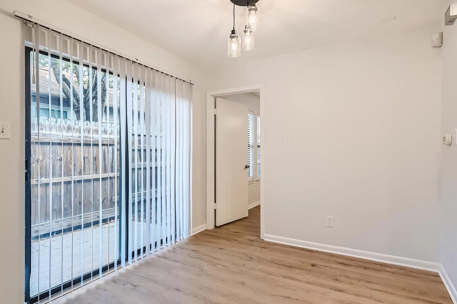 Building Photo - Room in Condo on Beauregard Cir