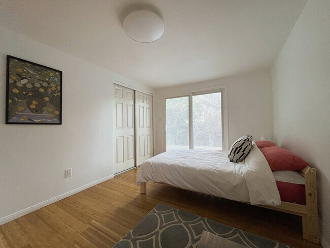 Building Photo - 126 Hackett Pl