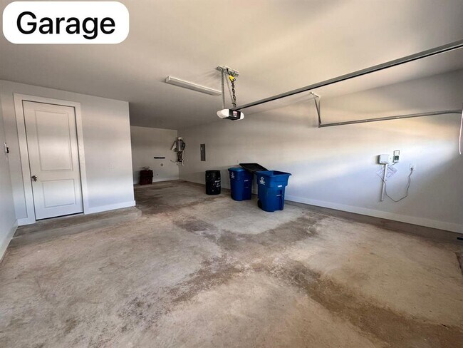 Building Photo - 1649 Cardinal Ln