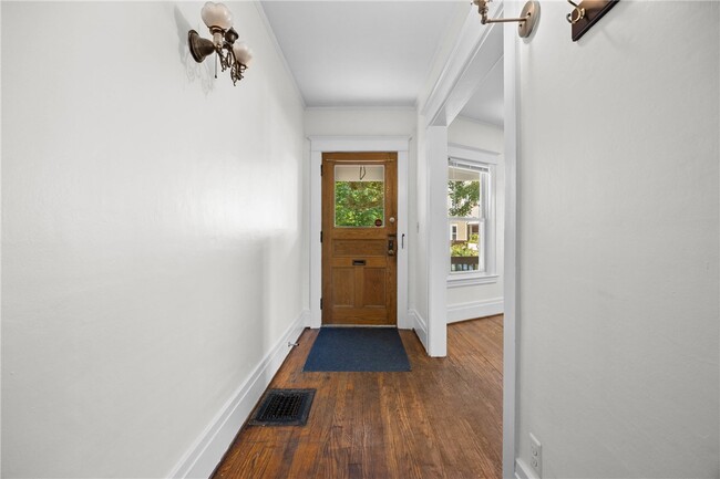 Building Photo - 15-17-17 Roosevelt St