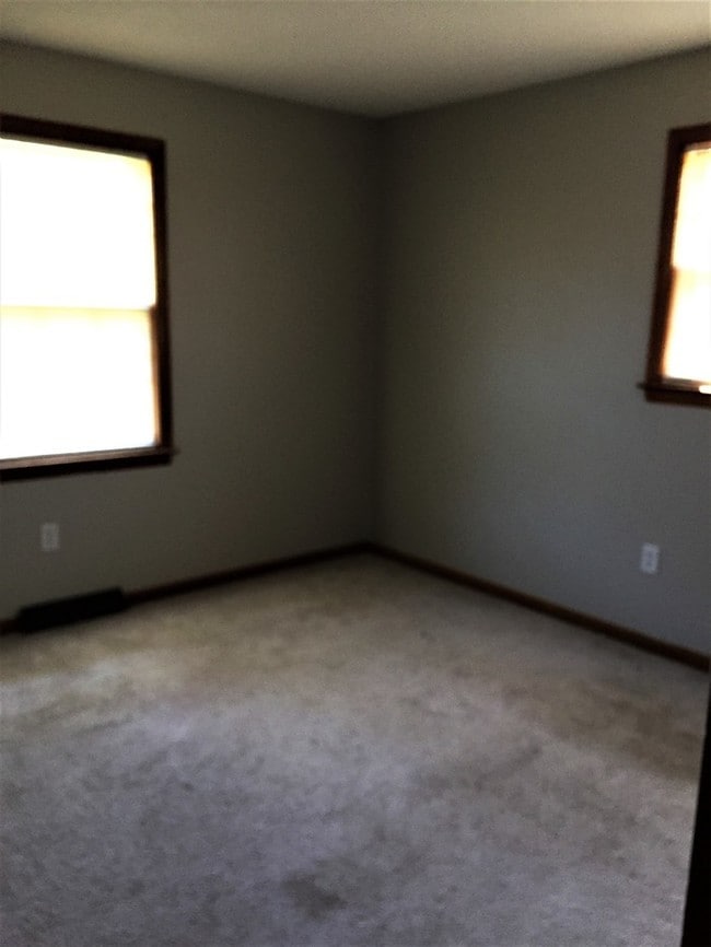 Building Photo - Evanston Estates Brick Home w/ Fenced Yard